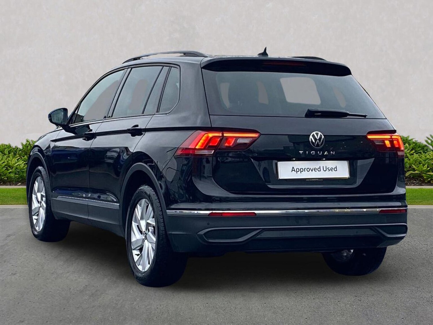 Used Volkswagen Tiguan 2021 for sale - 77872093: Photo 2