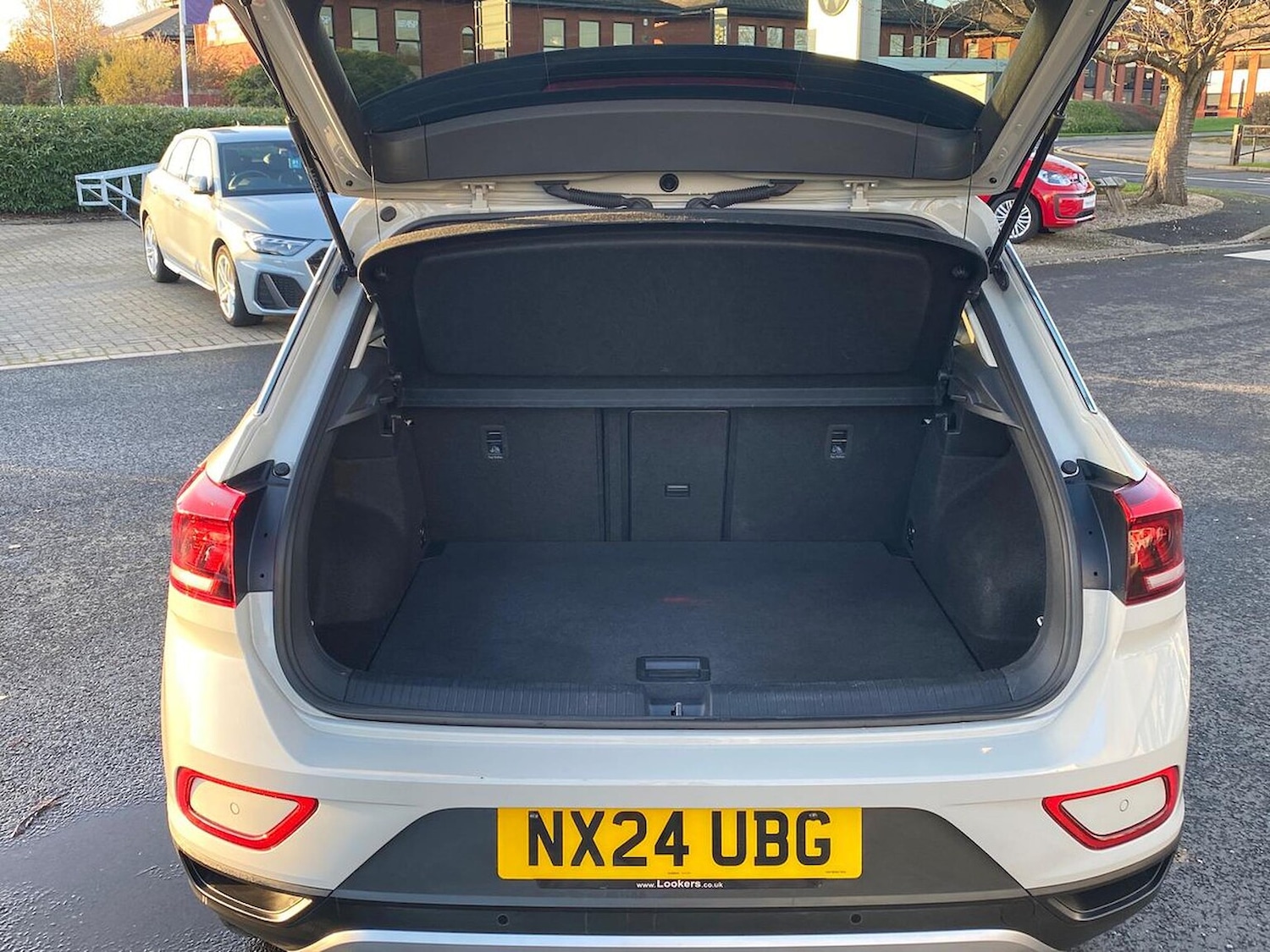 Used Volkswagen T-Roc 2024 for sale - 76785230: Photo 17