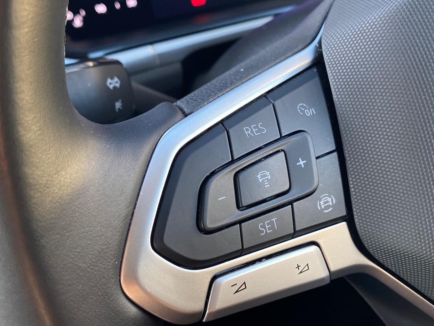 Used Volkswagen T-Roc 2024 for sale - 76785230: Photo 25