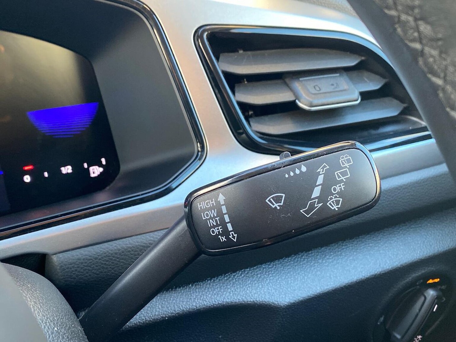 Used Volkswagen T-Roc 2024 for sale - 76785230: Photo 26