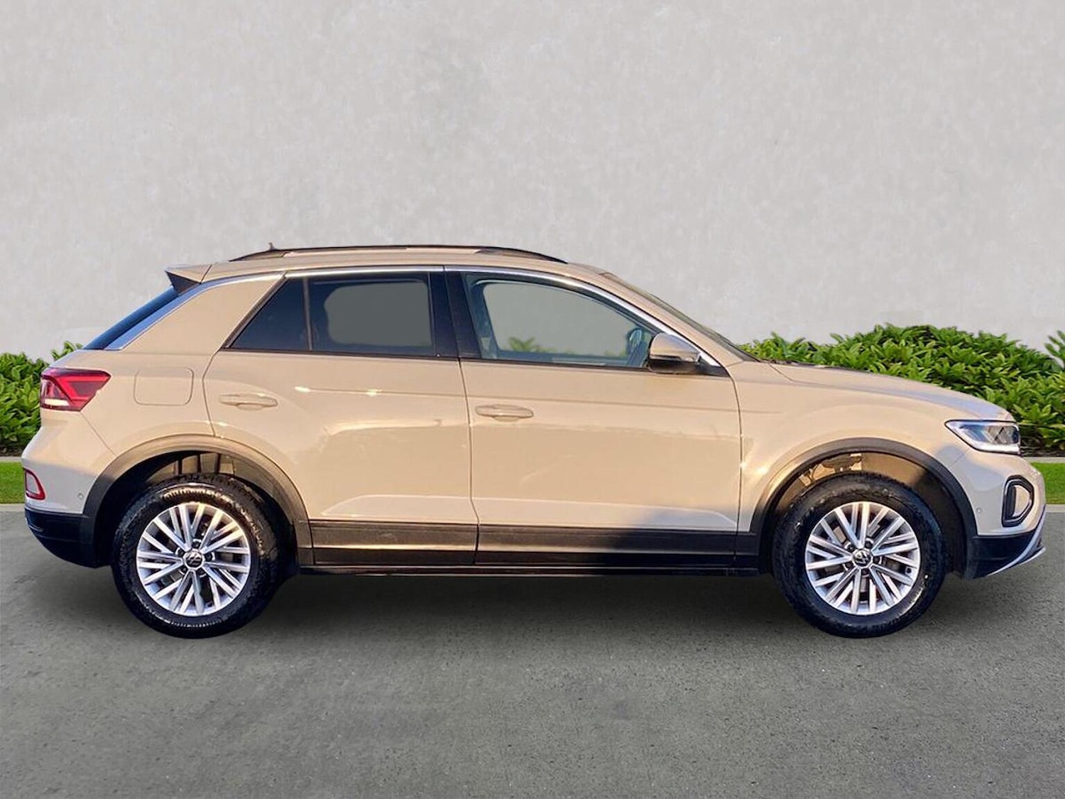 Used Volkswagen T-Roc 2024 for sale - 76785230: Photo 3