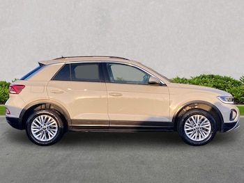Used Volkswagen T-Roc 2024 for sale - 76785230: Photo