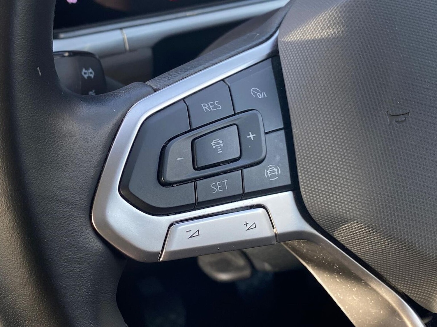 Used Volkswagen T-Roc 2023 for sale - 76681776: Photo 25