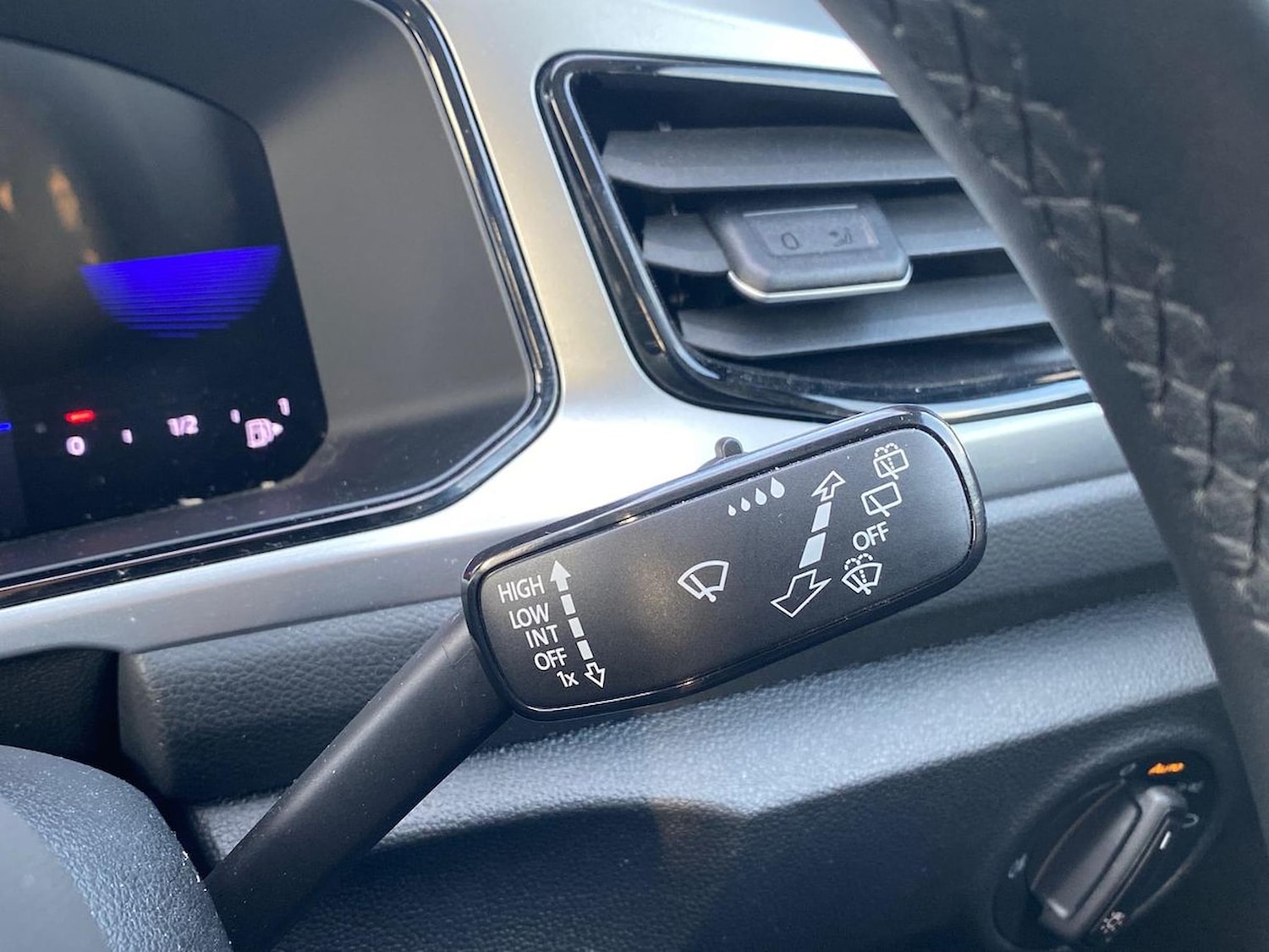 Used Volkswagen T-Roc 2023 for sale - 76681776: Photo 26