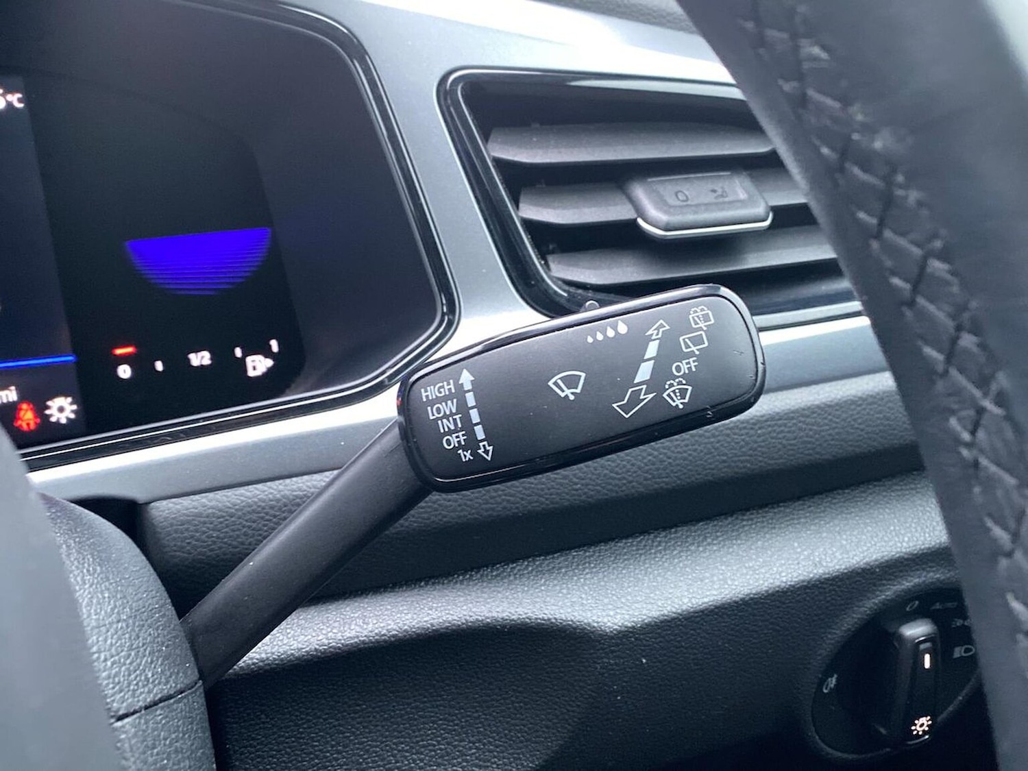 Used Volkswagen T-Roc 2022 for sale - 77896218: Photo 26