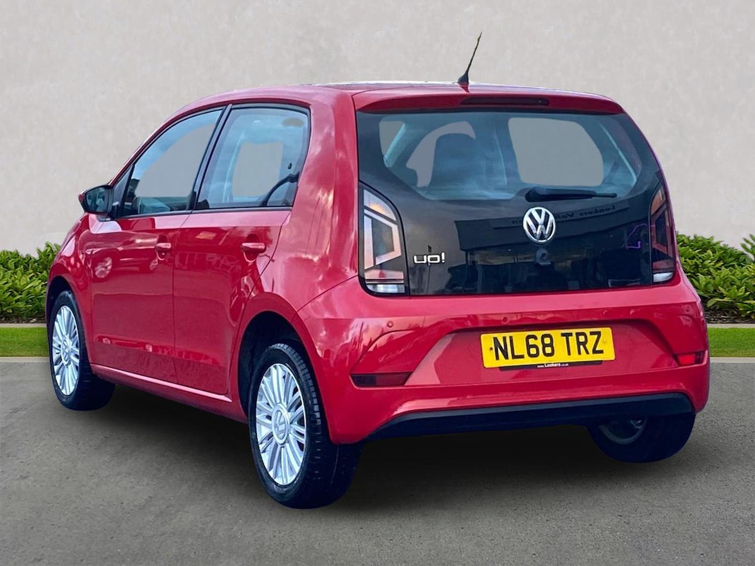 Used Volkswagen up! 2018 for sale - 76699509: Photo 2