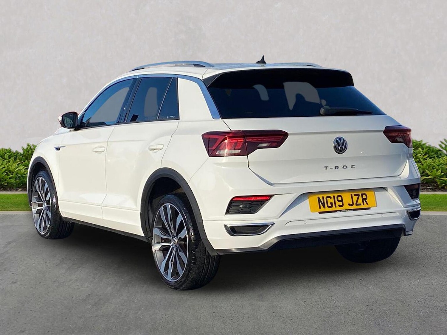Used Volkswagen T-Roc 2019 for sale - 76821698: Photo 2