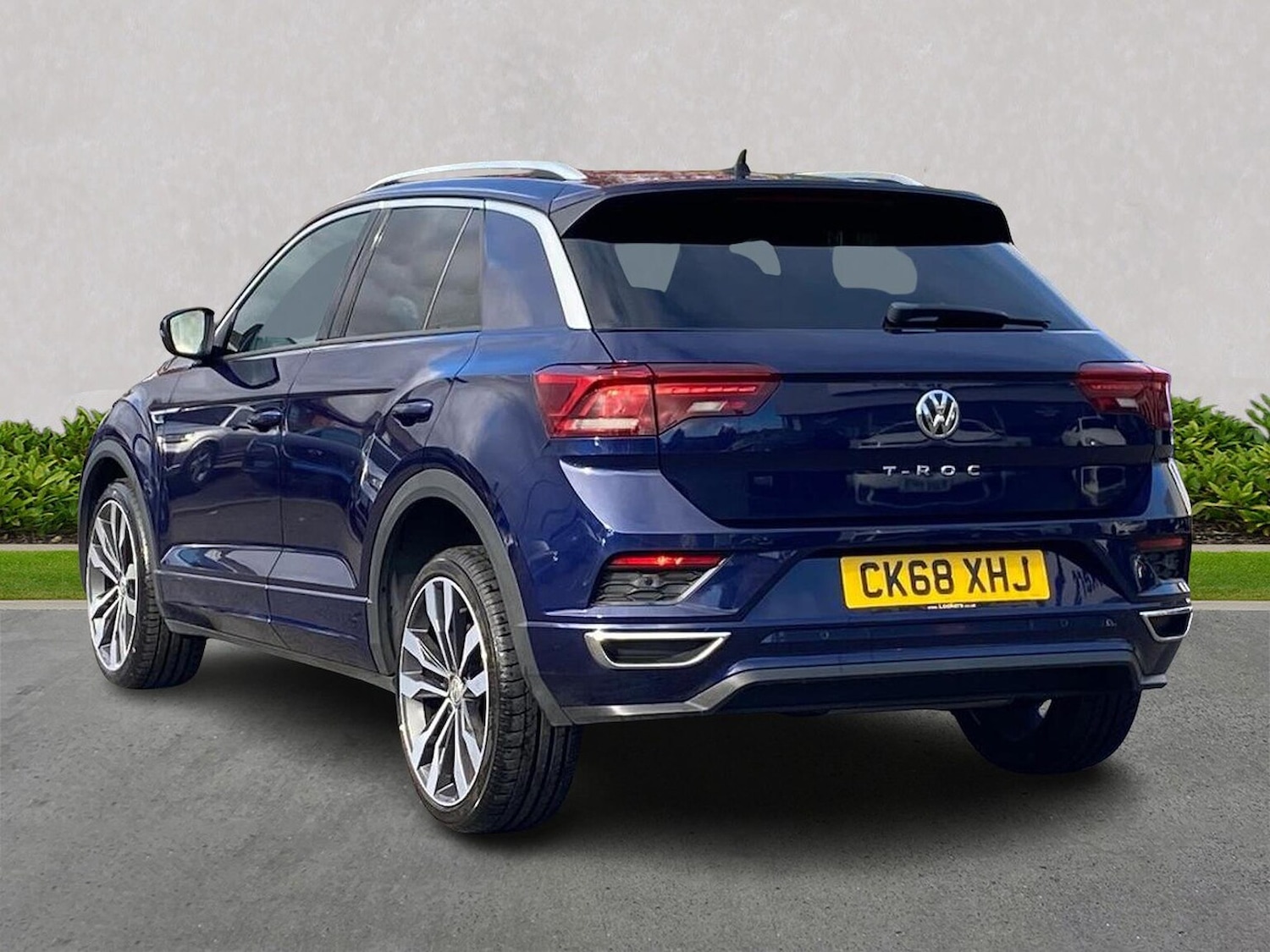 Used Volkswagen T-Roc 2018 for sale - 76281211: Photo 2