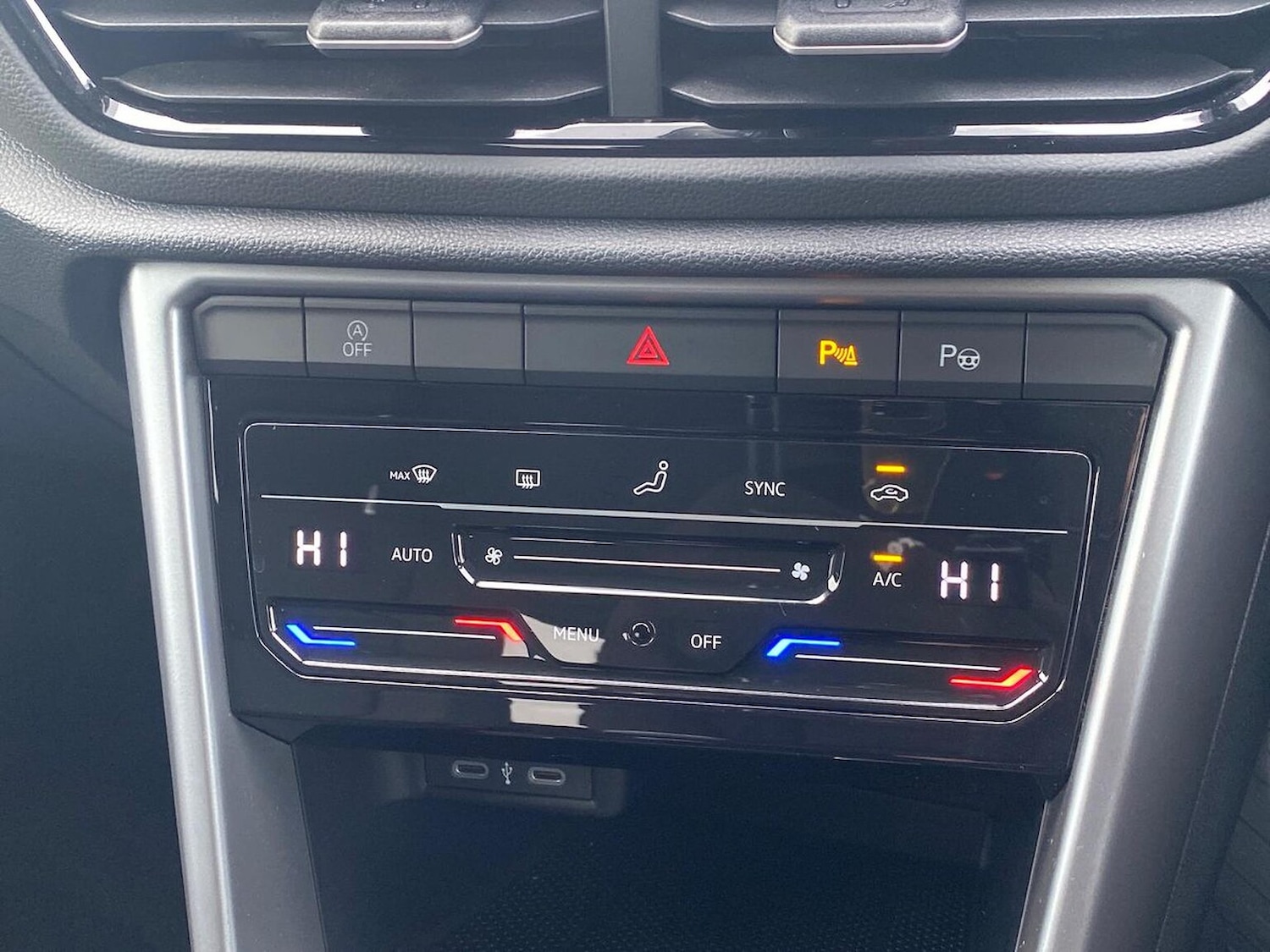 Used Volkswagen T-Roc 2024 for sale - 76471041: Photo 12