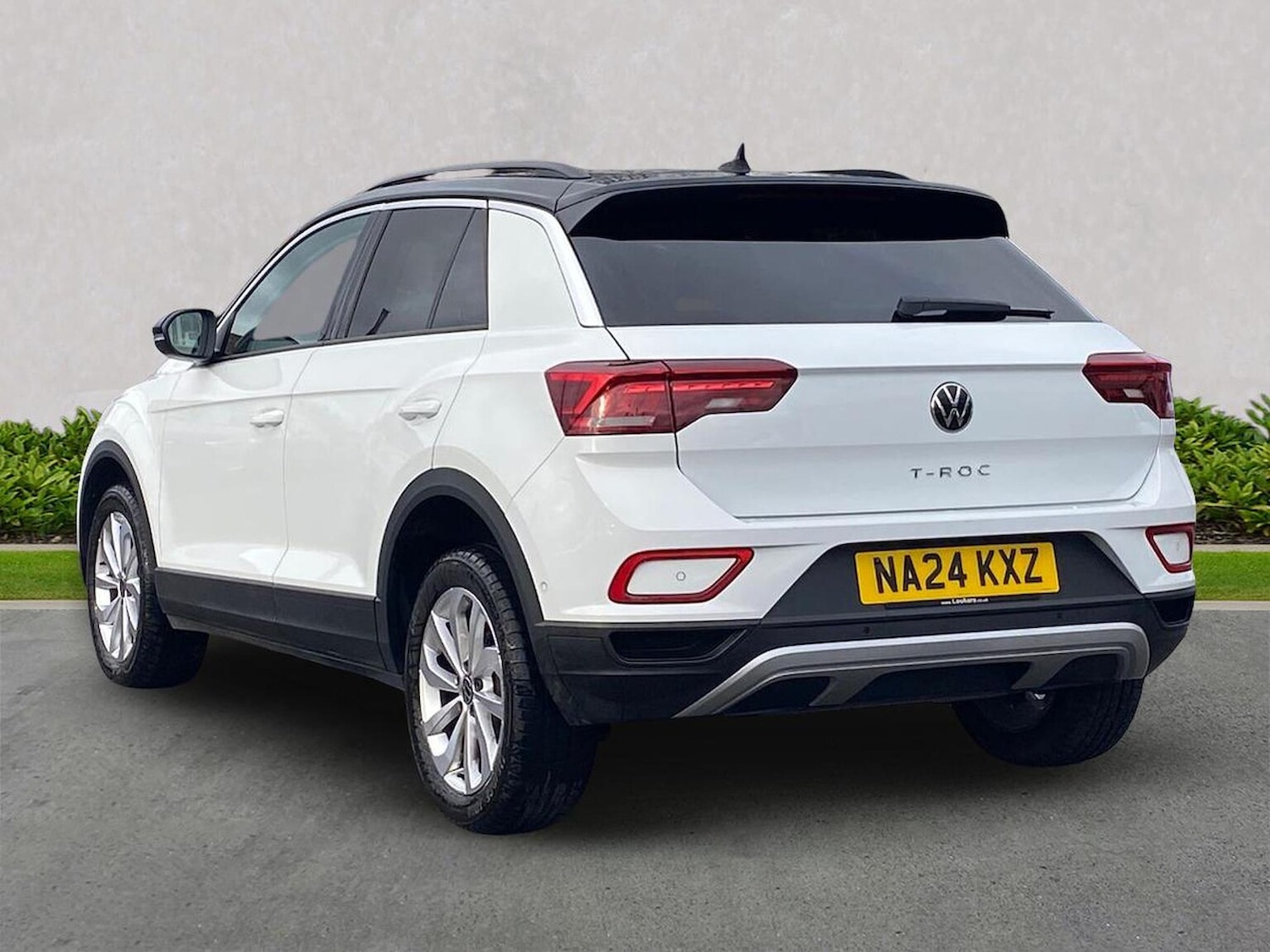 Used Volkswagen T-Roc 2024 for sale - 76471041: Photo 2