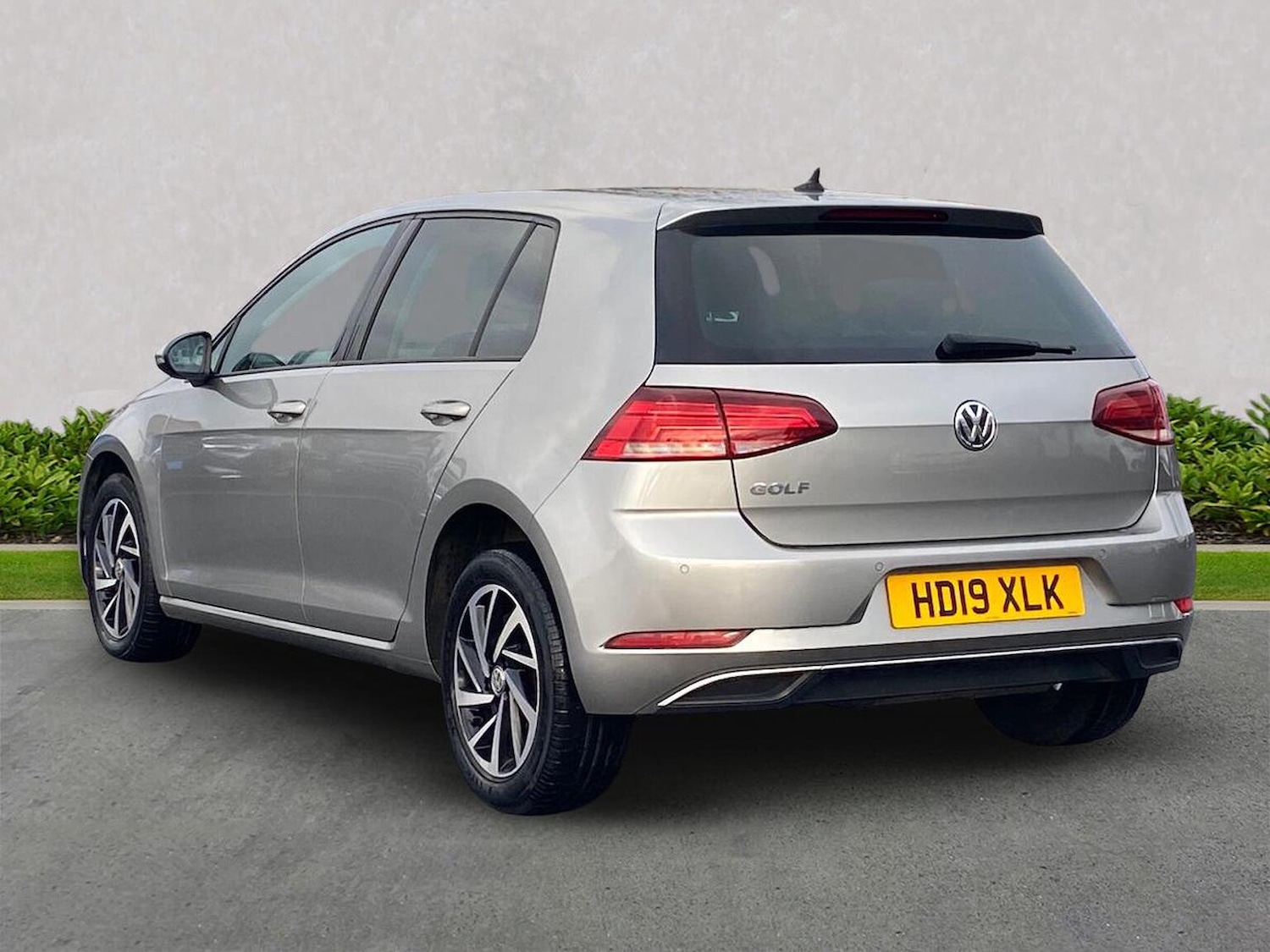 Used Volkswagen Golf 2019 for sale - 76464708: Photo 2