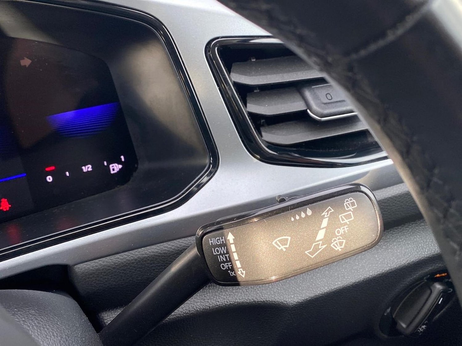 Used Volkswagen T-Roc 2022 for sale - 77488097: Photo 26