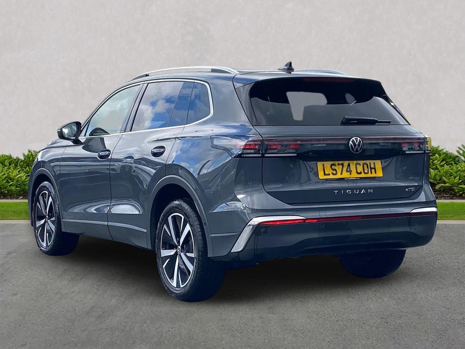 Used Volkswagen Tiguan 2024 for sale - 78195033: Photo 2