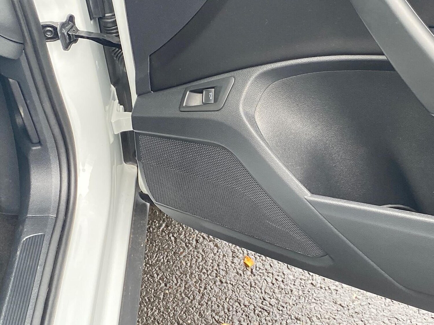 Used Volkswagen T-Roc 2025 for sale - 76571024: Photo 30