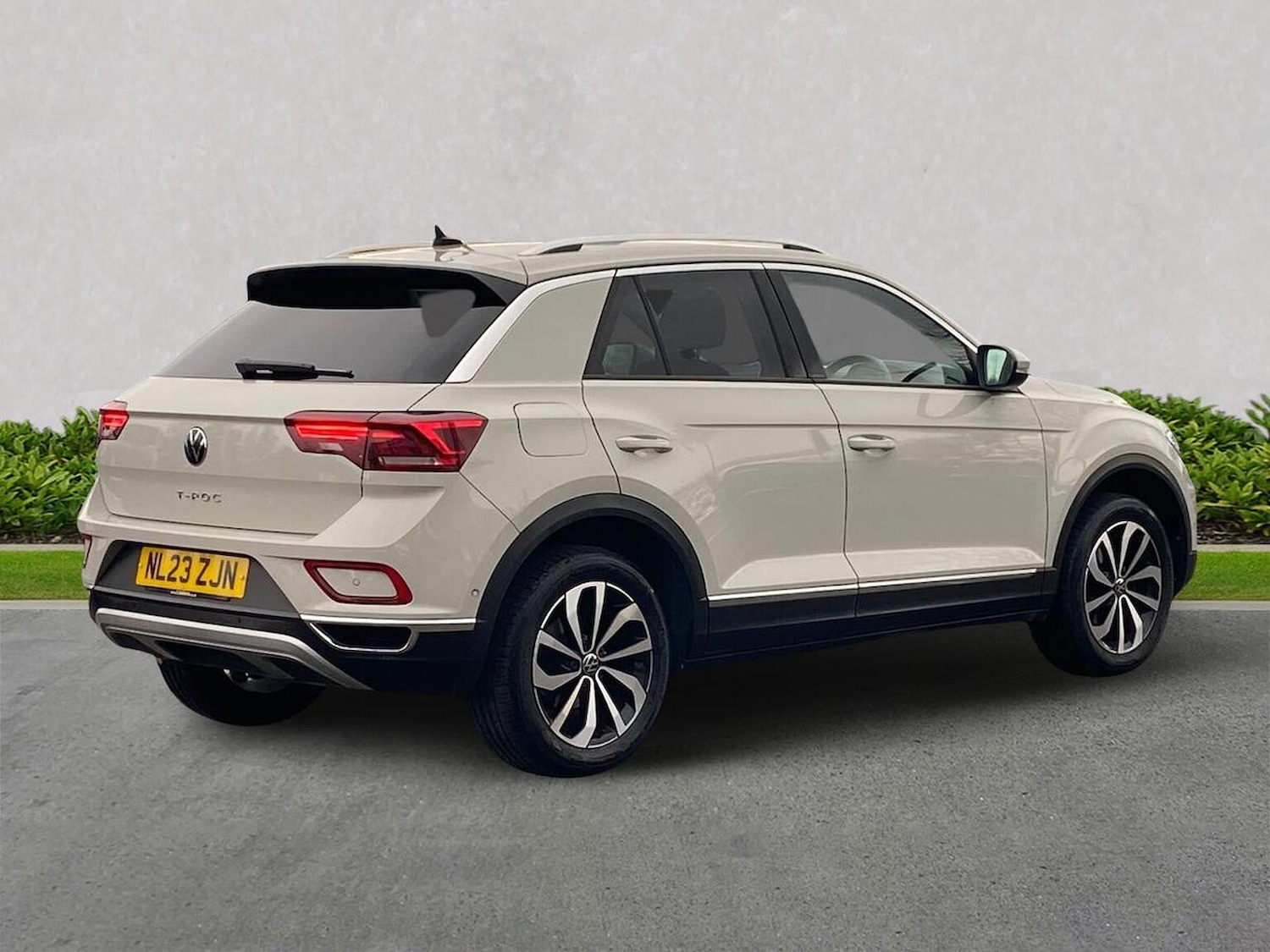 Used Volkswagen T-Roc 2023 for sale - 76536630: Photo 18