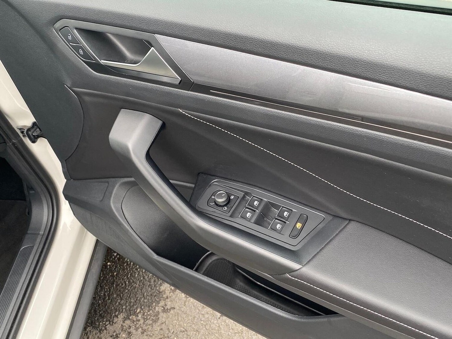 Used Volkswagen T-Roc 2023 for sale - 76536630: Photo 21