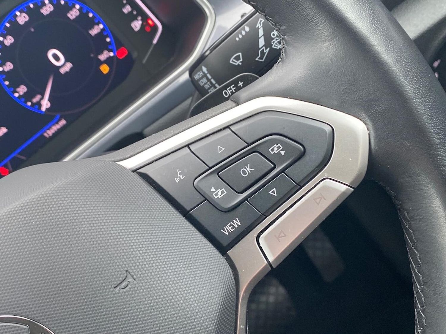 Used Volkswagen T-Roc 2023 for sale - 76536630: Photo 25