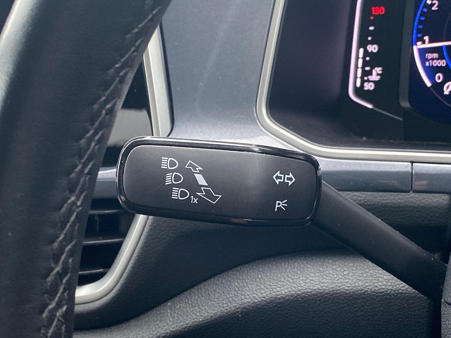 Used Volkswagen T-Roc 2023 for sale - 76536630: Photo 28