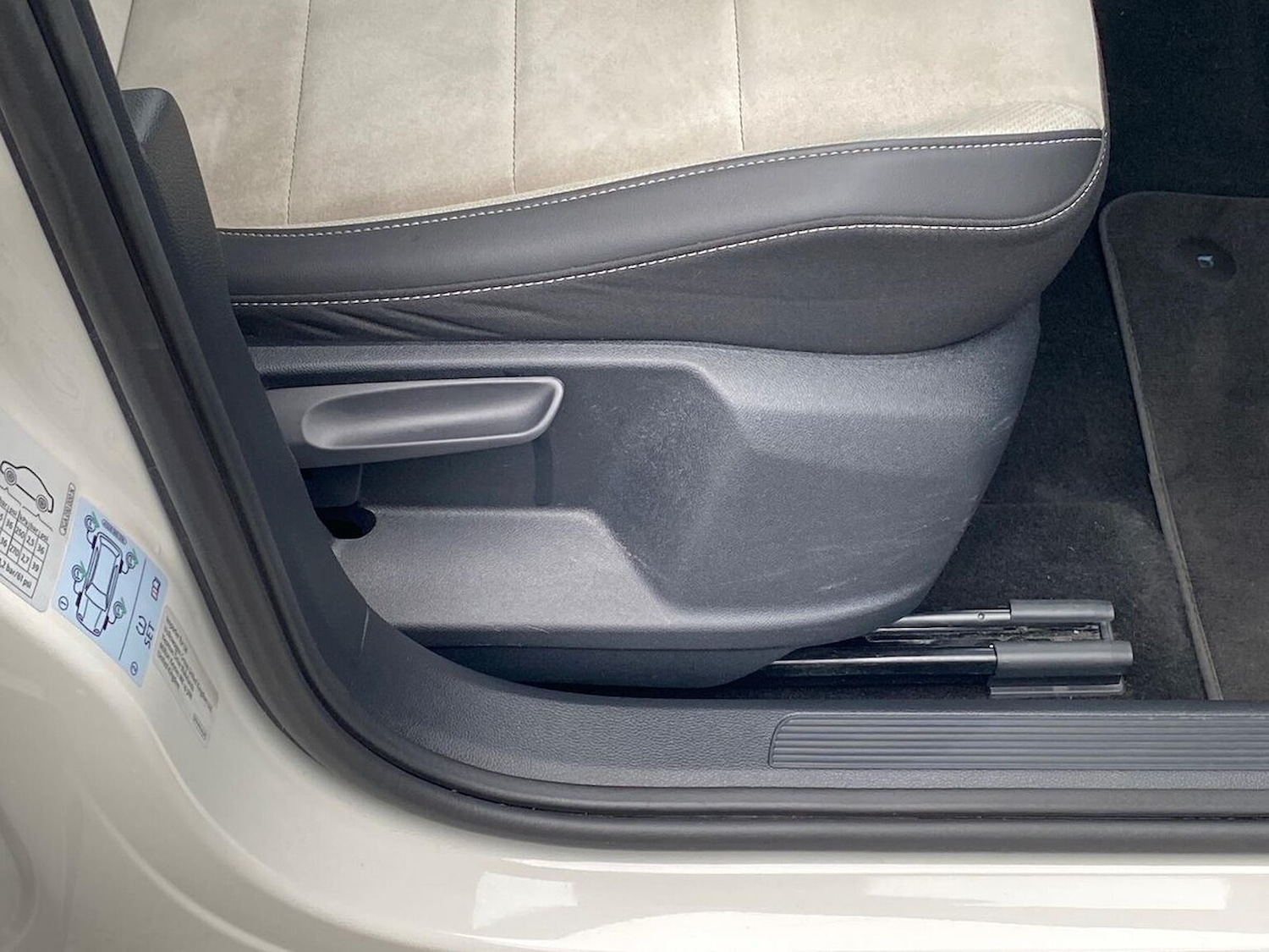 Used Volkswagen T-Roc 2023 for sale - 76536630: Photo 29