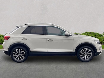 Used Volkswagen T-Roc 2023 for sale - 76536630: Photo