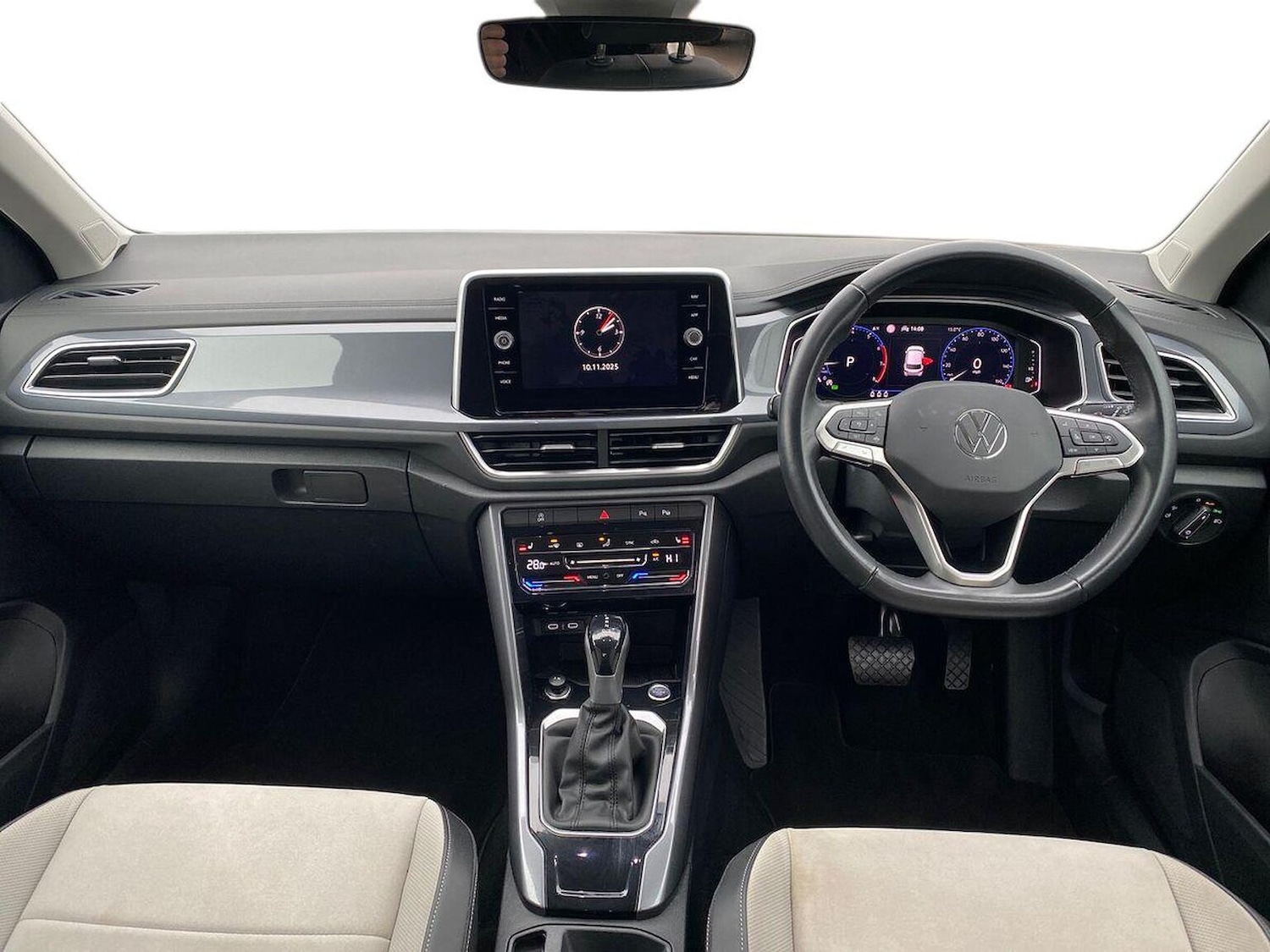 Used Volkswagen T-Roc 2023 for sale - 76536630: Photo 8