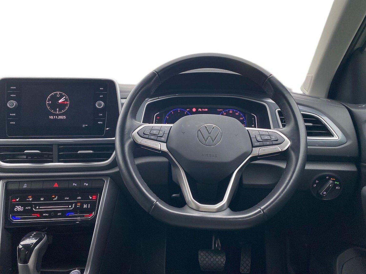 Used Volkswagen T-Roc 2023 for sale - 76536630: Photo 9