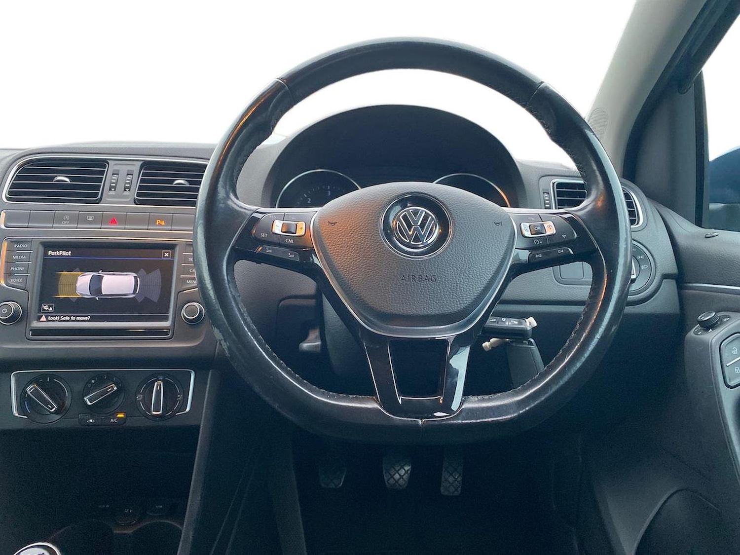 Used Volkswagen Polo 2017 for sale - 76577201: Photo 9