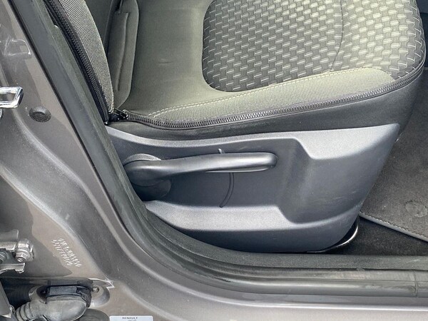 Used Renault Captur 2018 for sale - 76157299: Photo 27