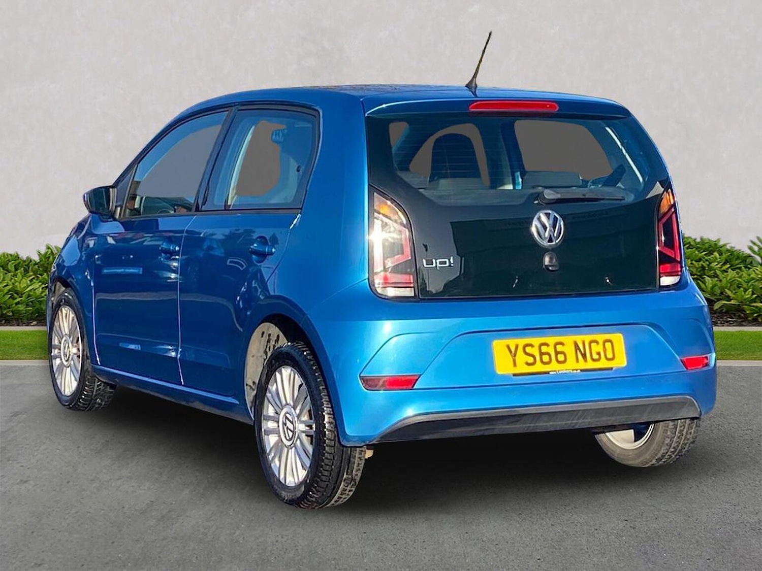 Used Volkswagen up! 2016 for sale - 76391767: Photo 2