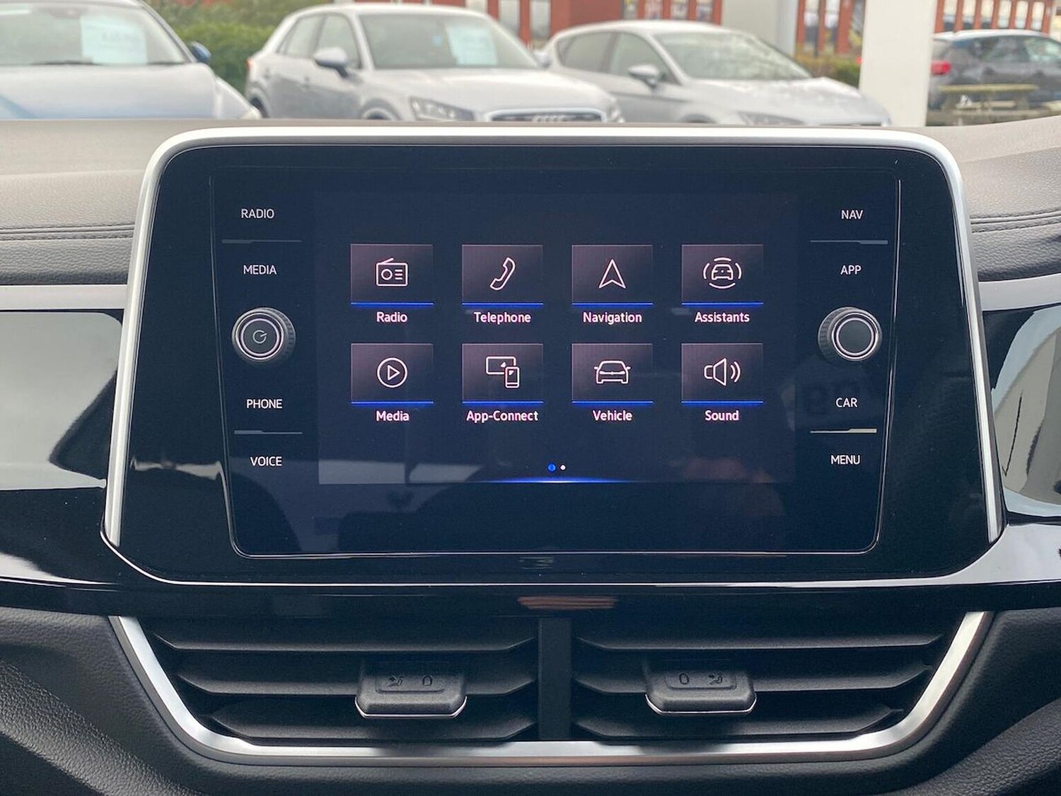 Used Volkswagen T-Roc 2023 for sale - 76455325: Photo 11