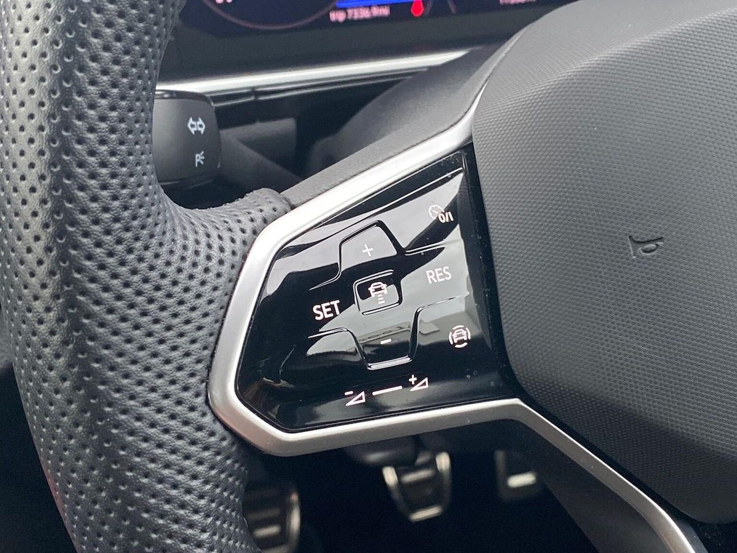 Used Volkswagen T-Roc 2023 for sale - 76455325: Photo 26