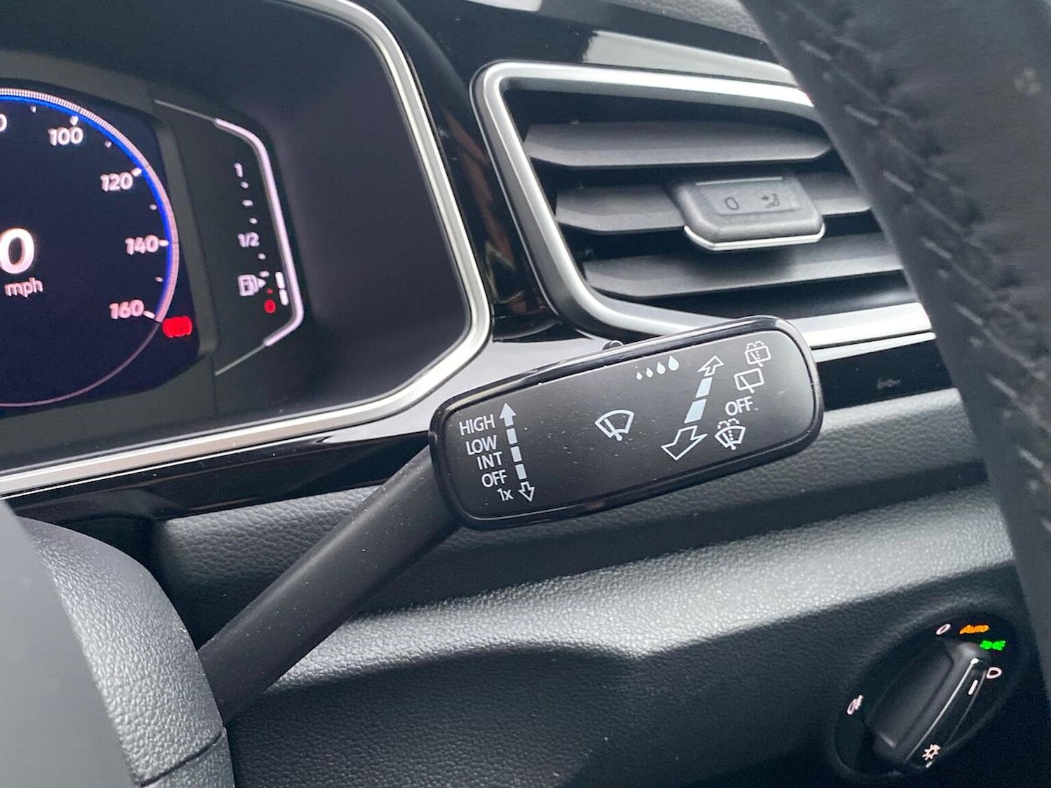 Used Volkswagen T-Roc 2023 for sale - 76455325: Photo 27