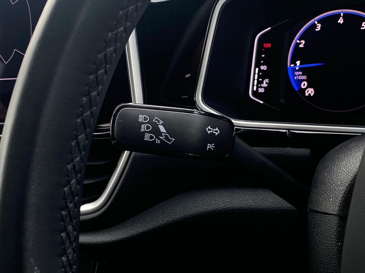 Used Volkswagen T-Roc 2023 for sale - 76455325: Photo 28