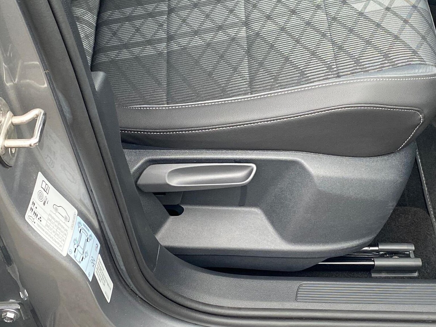 Used Volkswagen T-Roc 2023 for sale - 76455325: Photo 29