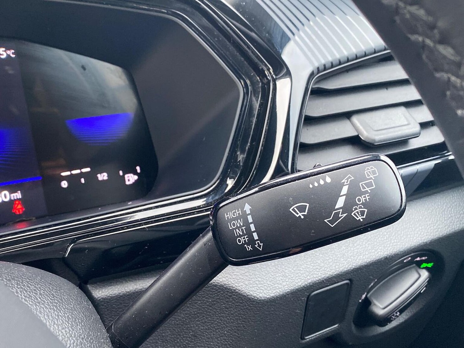 Used Volkswagen T-Cross 2023 for sale - 77073246: Photo 28