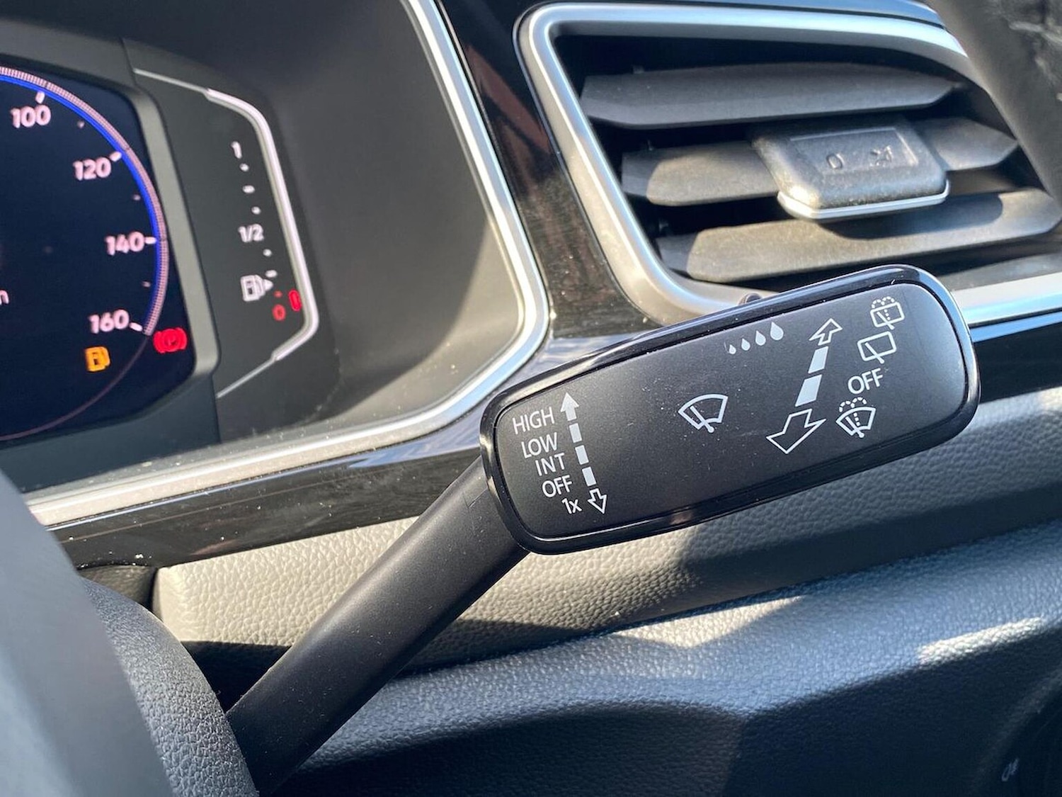 Used Volkswagen T-Roc 2022 for sale - 78168971: Photo 27