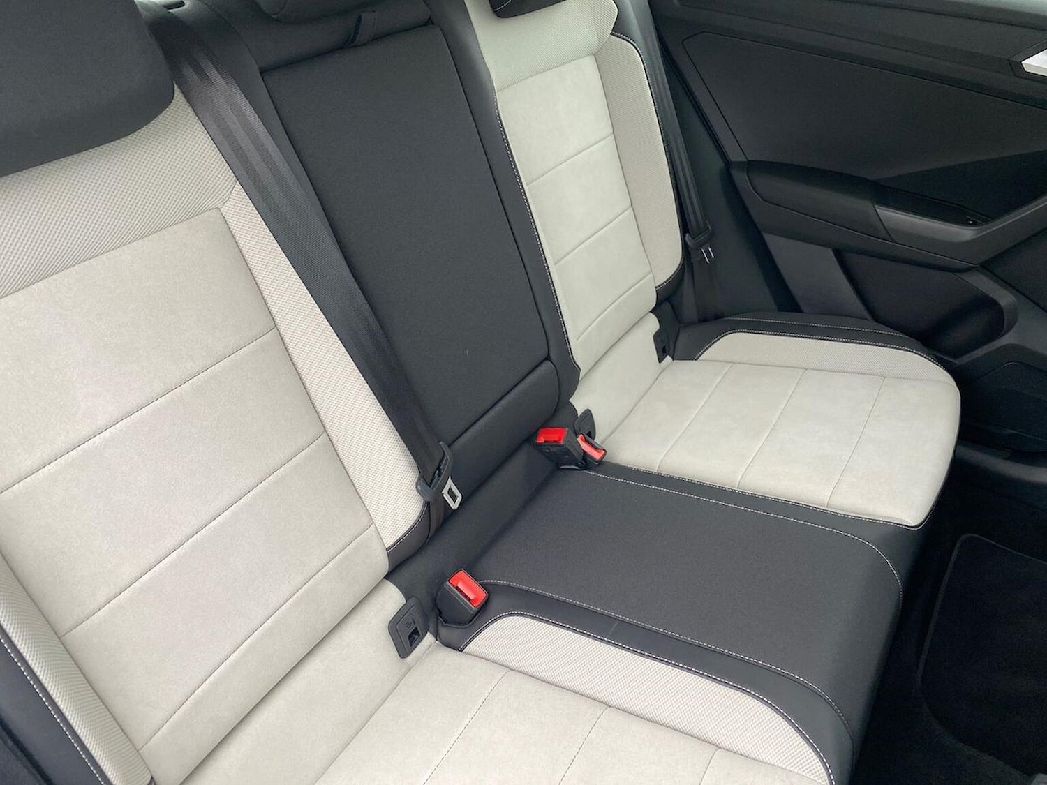 Used Volkswagen T-Roc 2023 for sale - 76437283: Photo 16