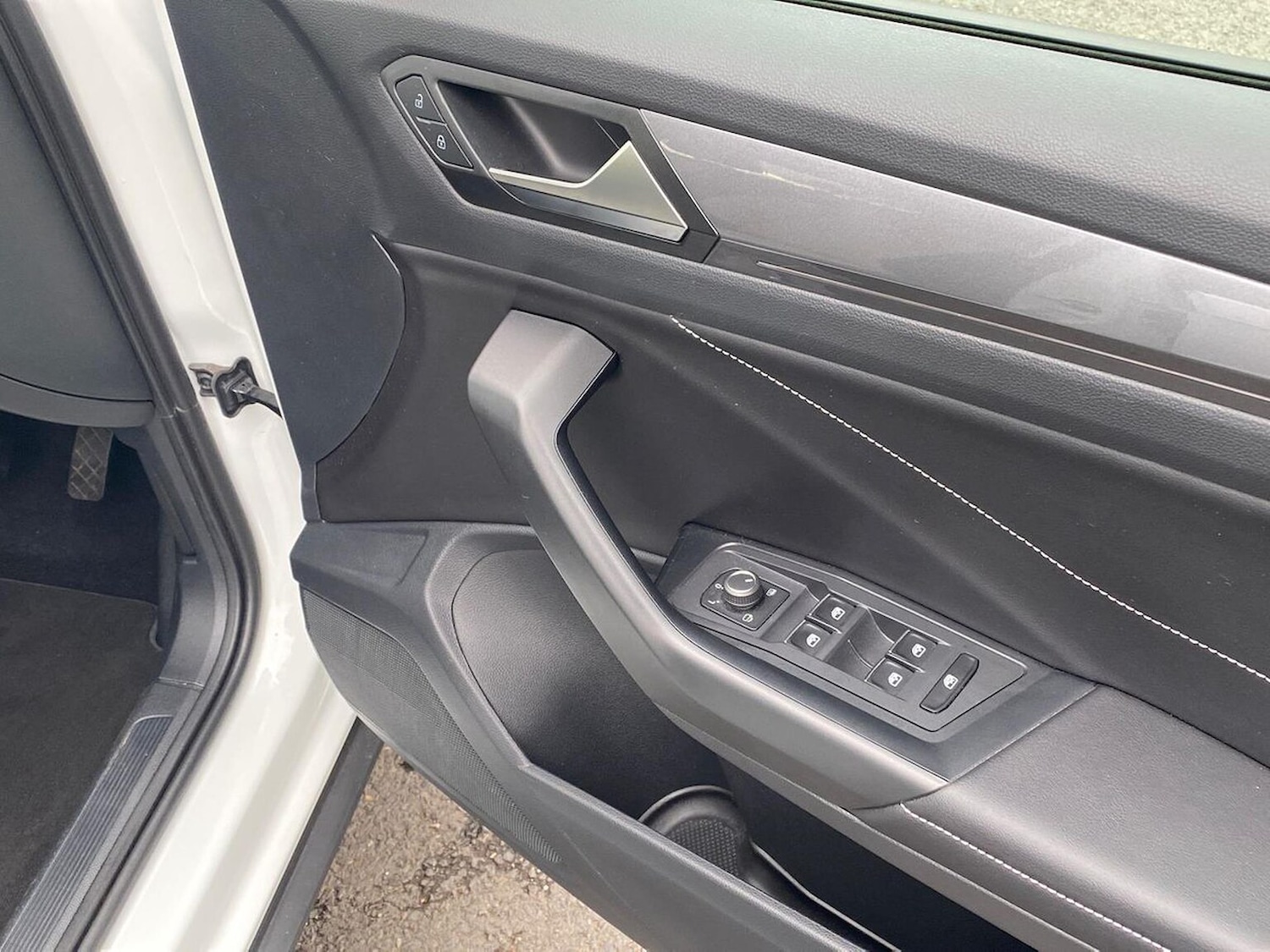 Used Volkswagen T-Roc 2023 for sale - 76437283: Photo 21