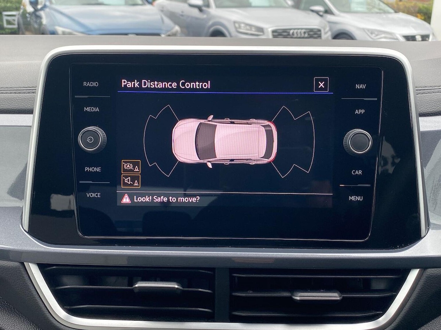 Used Volkswagen T-Roc 2023 for sale - 76437283: Photo 23