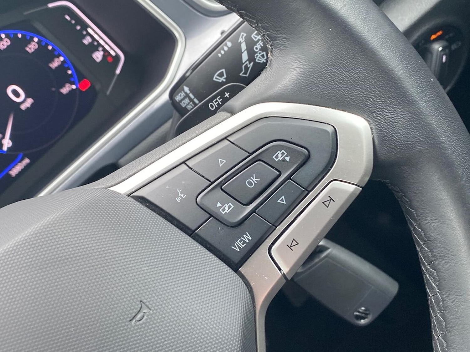 Used Volkswagen T-Roc 2023 for sale - 76437283: Photo 25