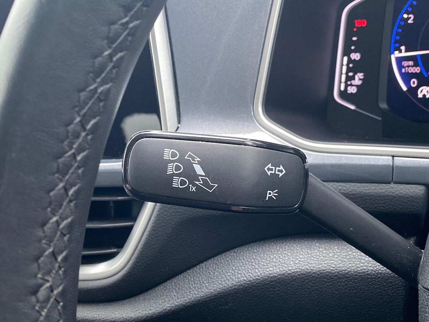 Used Volkswagen T-Roc 2023 for sale - 76437283: Photo 28