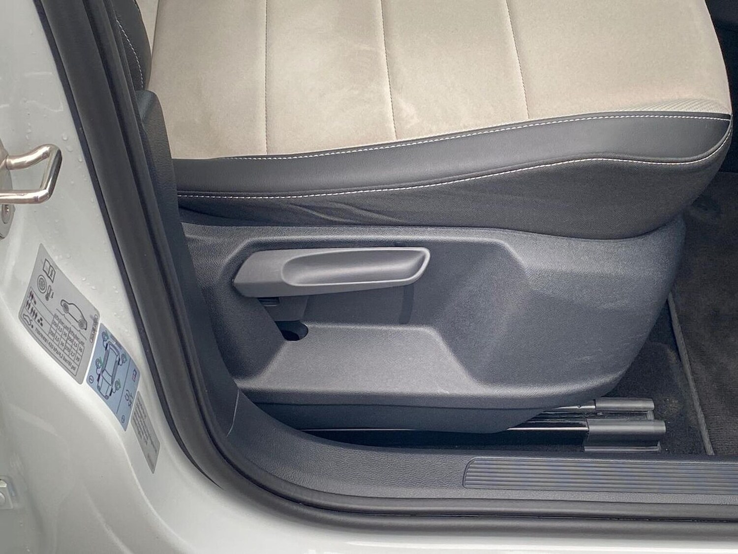 Used Volkswagen T-Roc 2023 for sale - 76437283: Photo 29