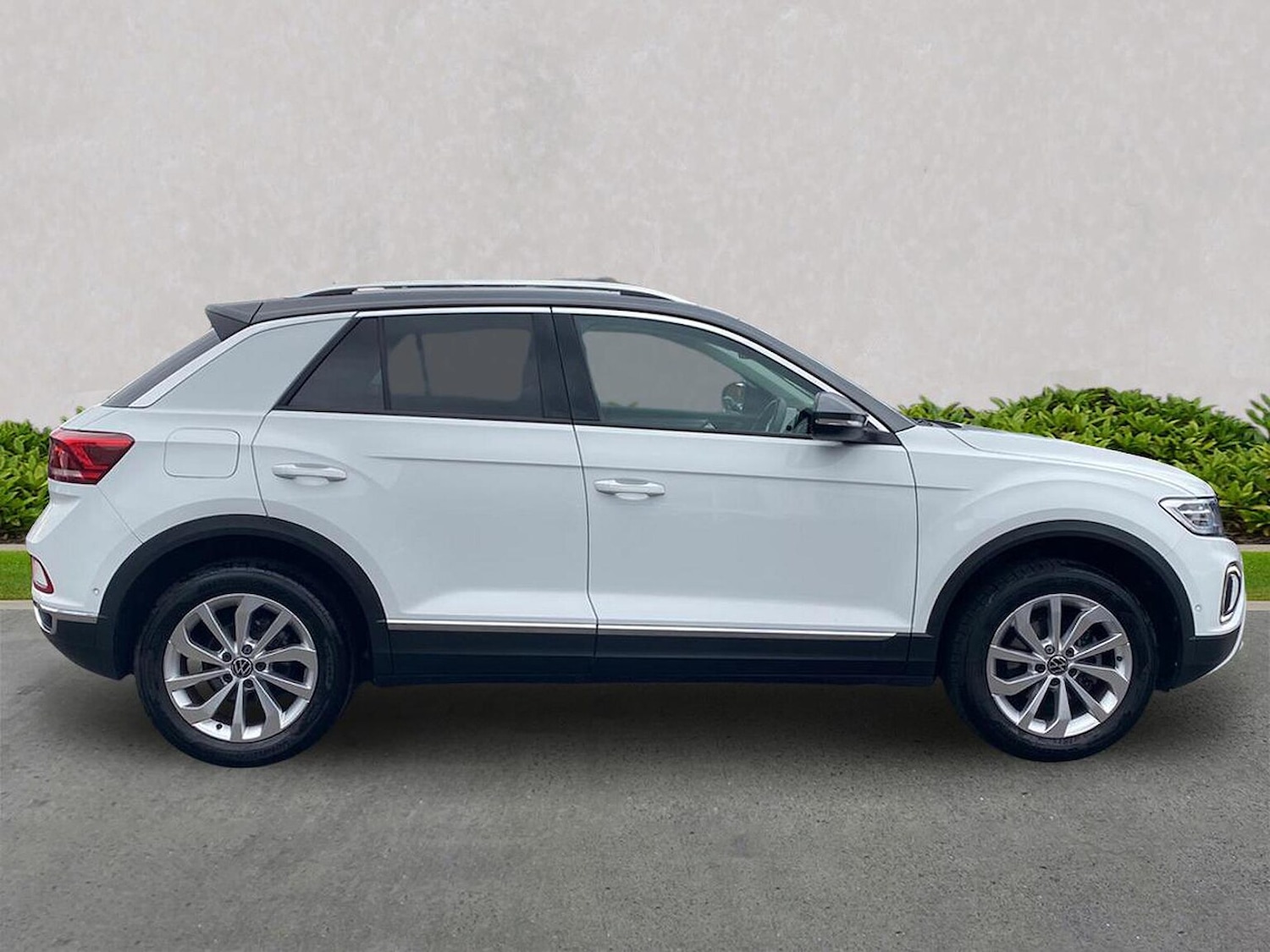 Used Volkswagen T-Roc 2023 for sale - 76437283: Photo 3
