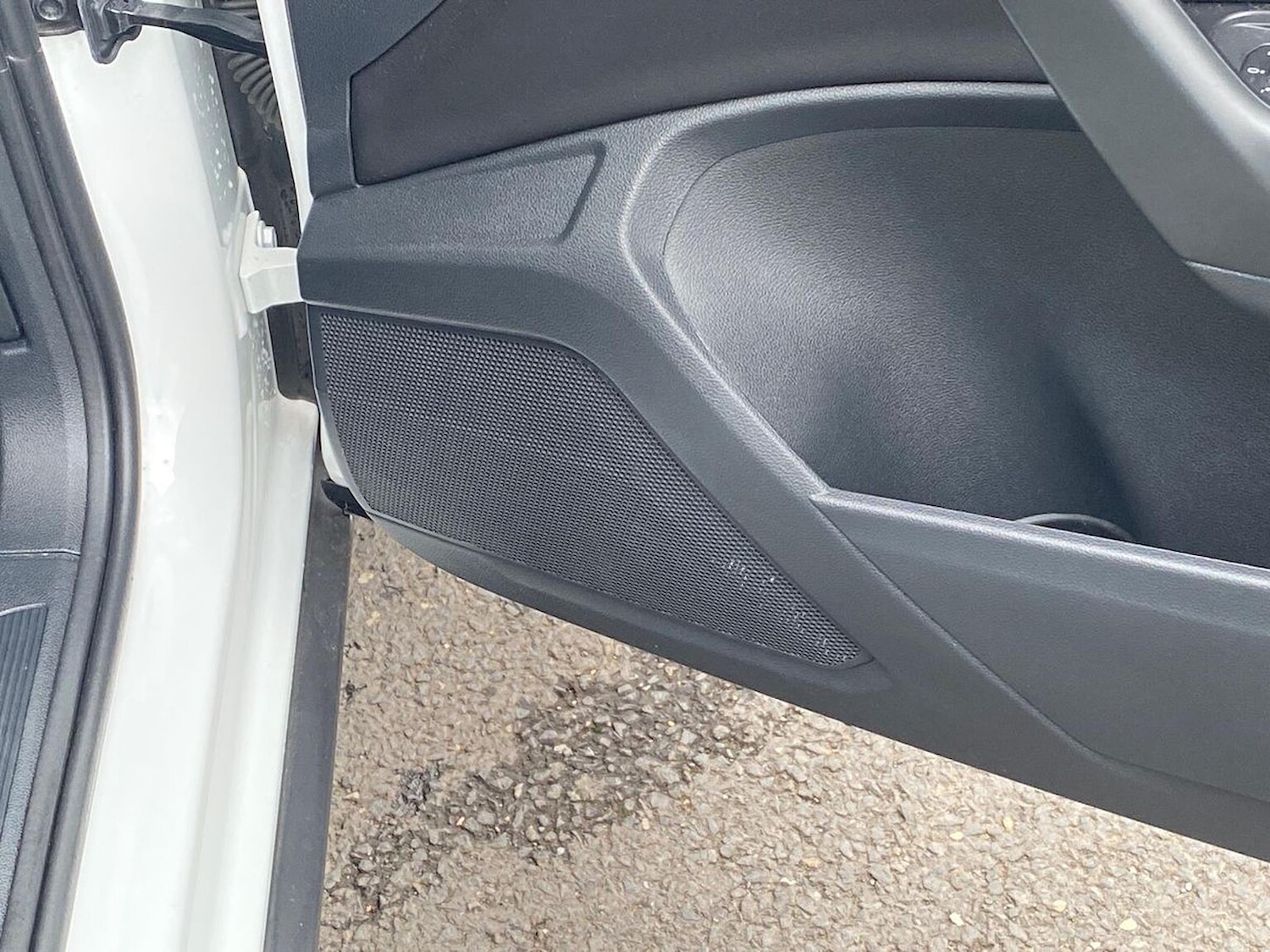 Used Volkswagen T-Roc 2023 for sale - 76437283: Photo 30