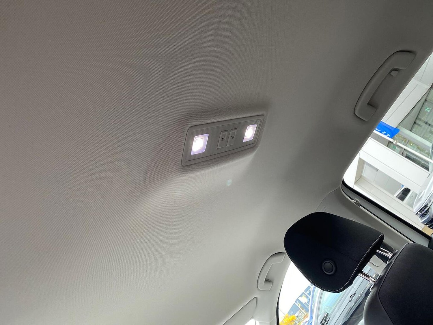 Used Volkswagen T-Roc 2023 for sale - 76437283: Photo 31