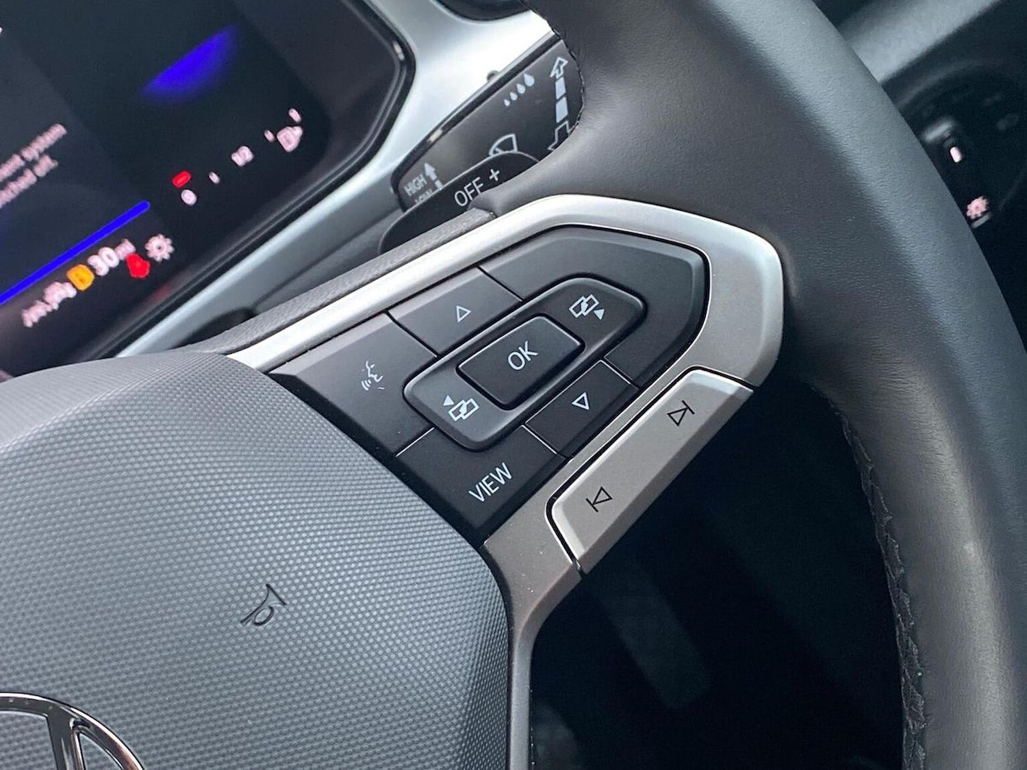 Used Volkswagen T-Roc 2025 for sale - 76492364: Photo 24