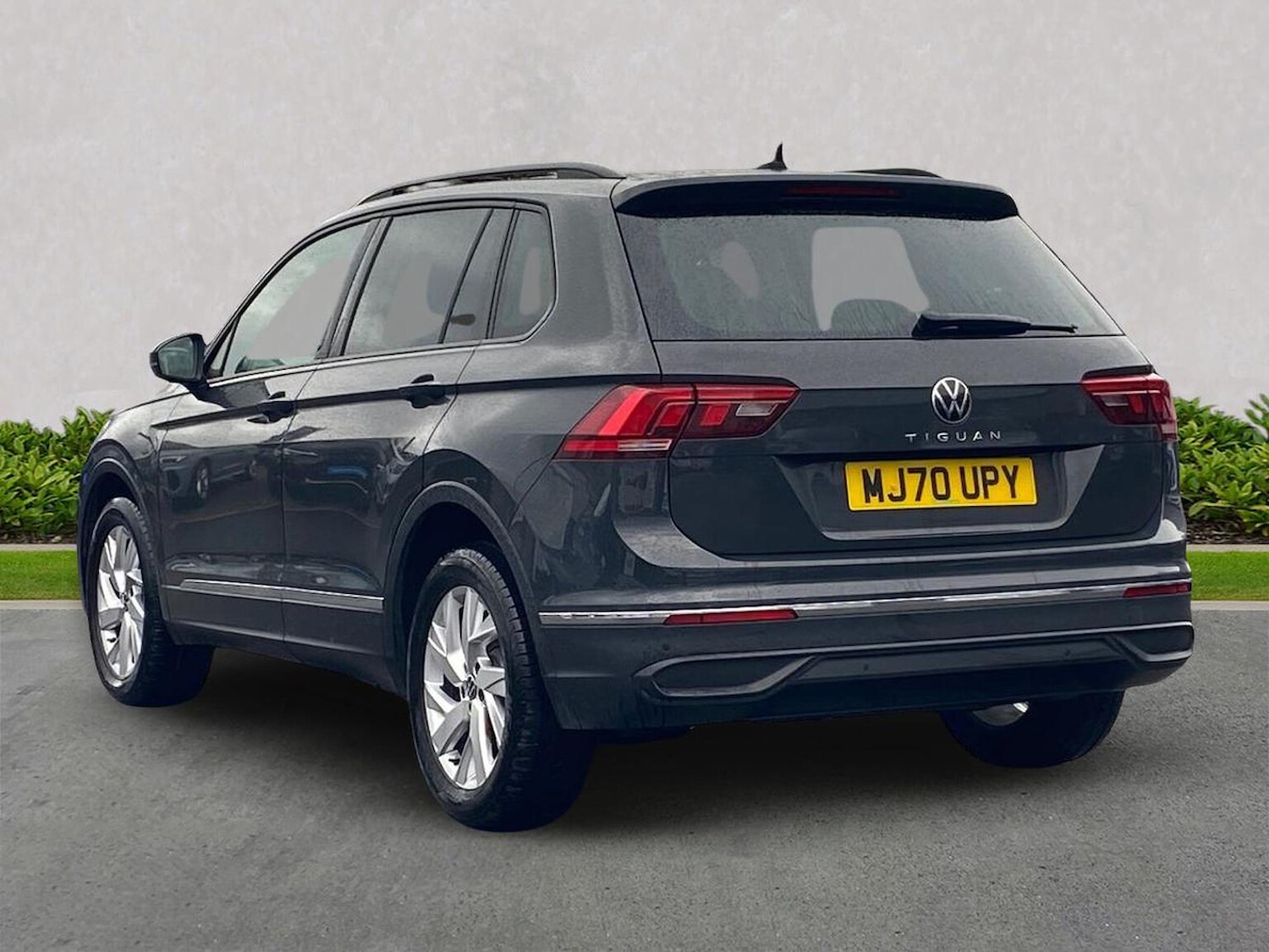 Used Volkswagen Tiguan 2020 for sale - 76986994: Photo 2