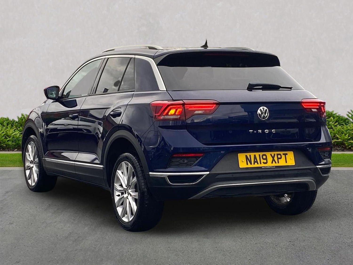Used Volkswagen T-Roc 2019 for sale - 76736706: Photo 2