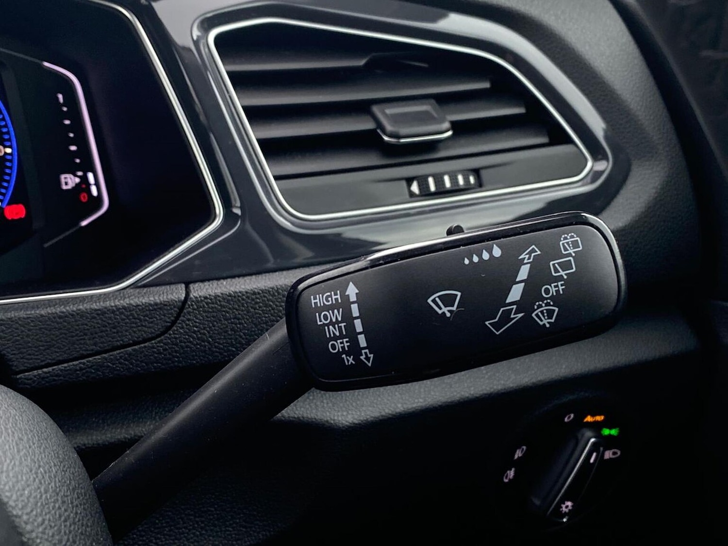 Used Volkswagen T-Roc 2019 for sale - 76736706: Photo 27