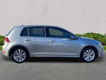 Used Volkswagen Golf 2017 for sale - 75957099: Photo